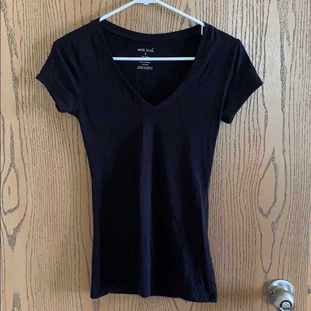Black V-neck tee-shirt